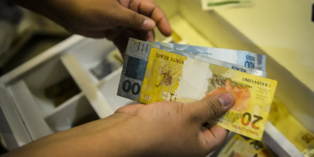 trabalhador-pode-trocar-dividas-mais-caras-por-consignado-para-clt