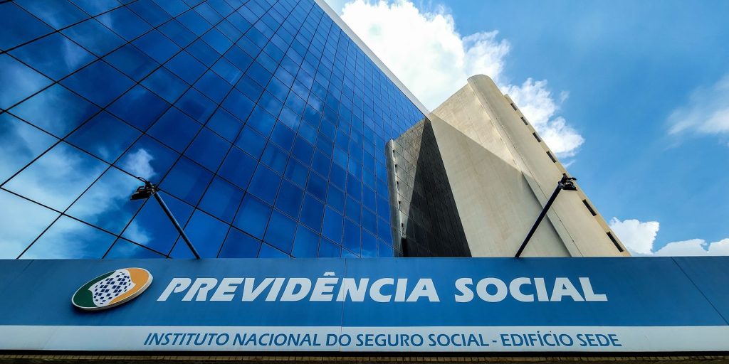 lula-coordena-reuniao-sobre-ressarcimento-de-aposentados-do-inss