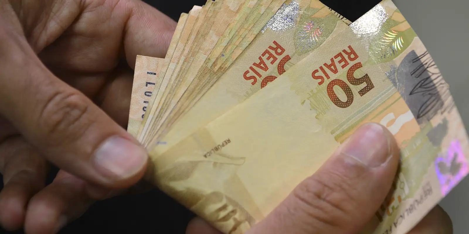beneficios-sociais-garantem-rendimento-medio-recorde-de-r$-836-em-2024