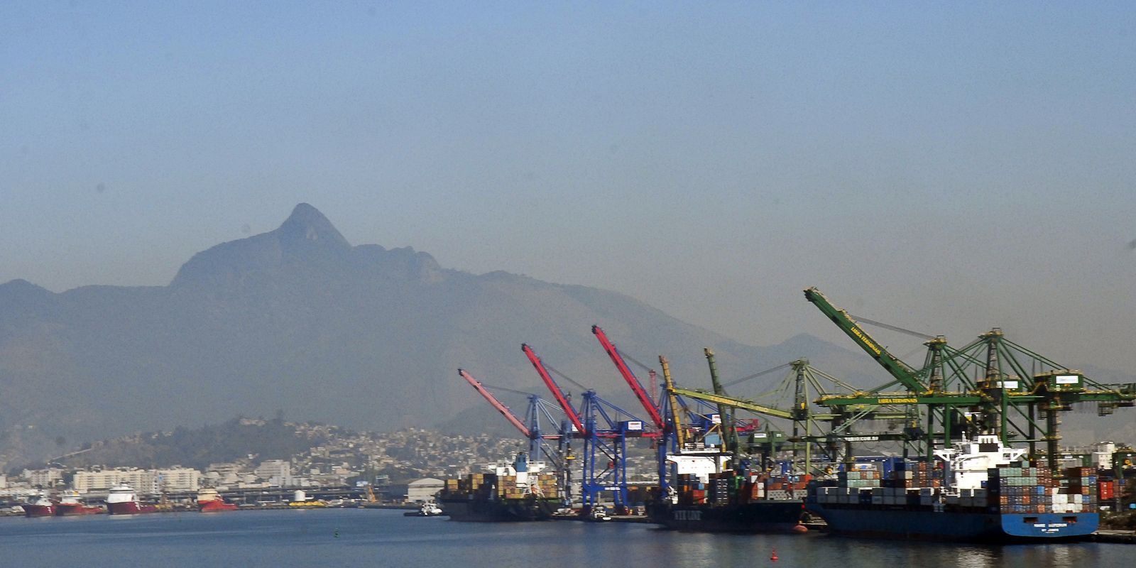 balanca-comercial-tem-superavit-mais-baixo-em-tres-anos