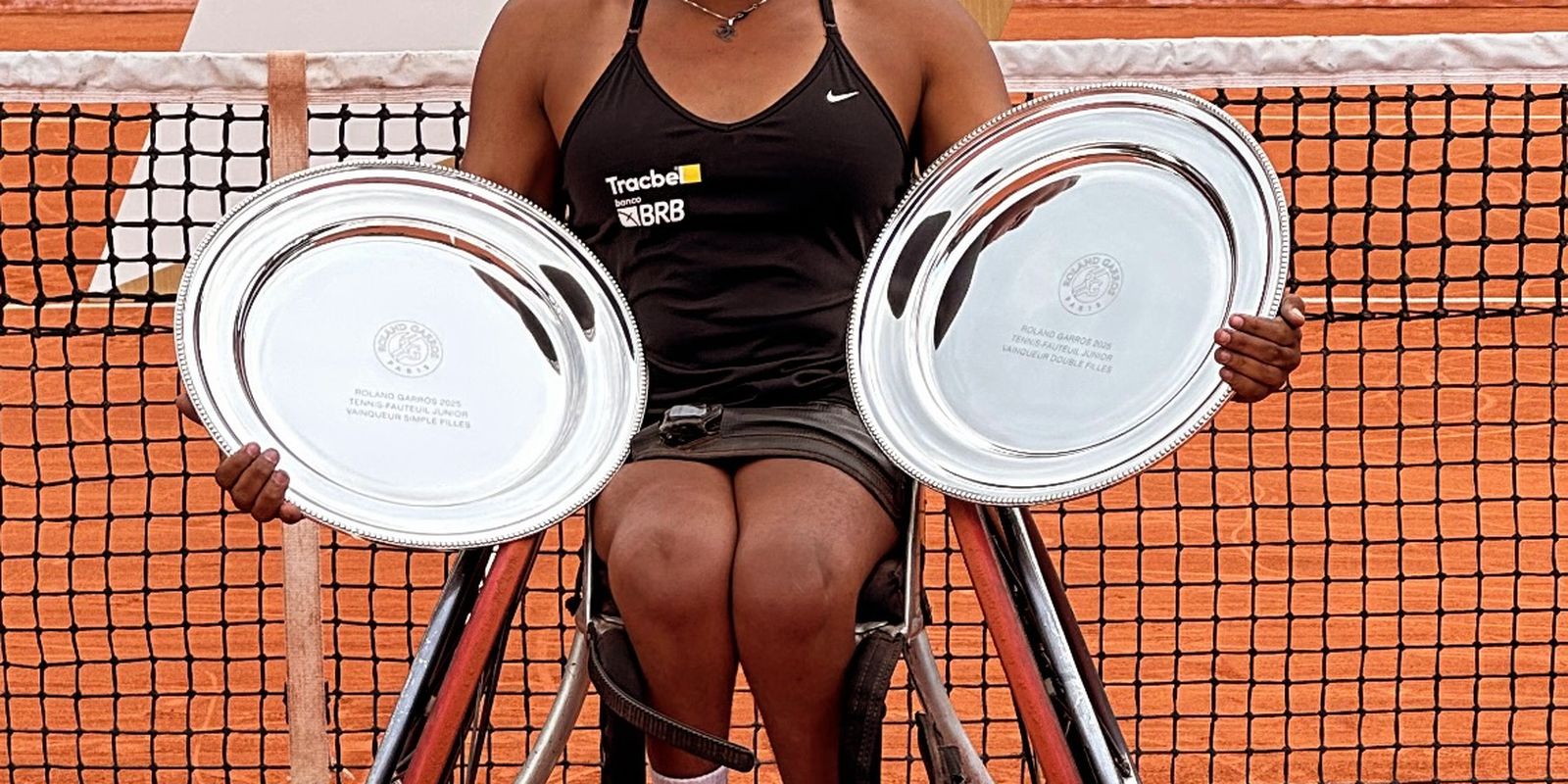vitoria-miranda-e-campea-de-simples-e-duplas-junior-em-roland-garros