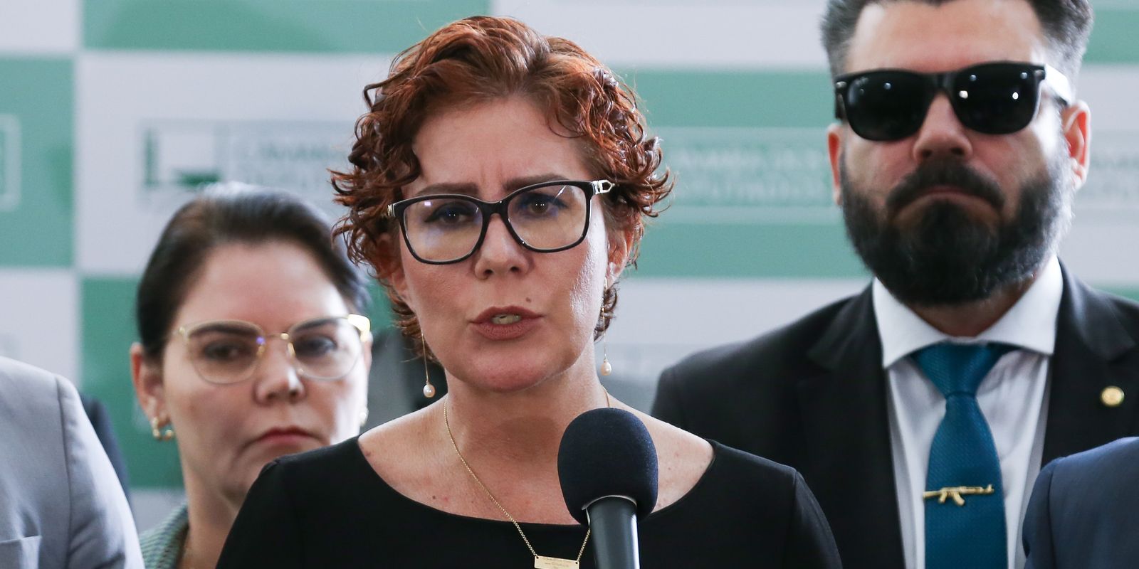 camara-autoriza-licenca-de-127-dias-a-deputada-carla-zambelli
