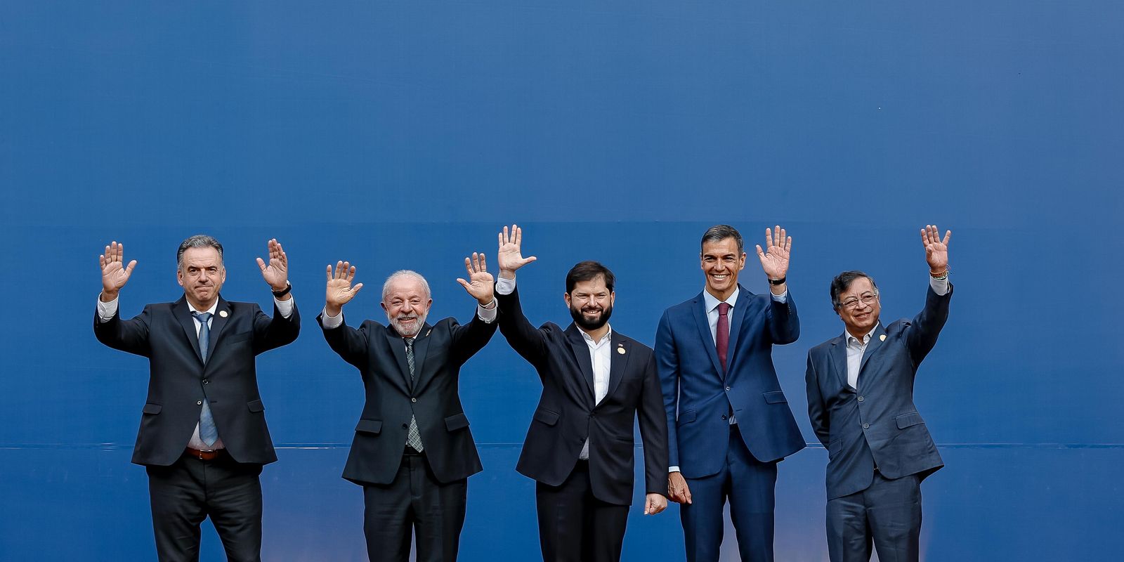 lula-e-outros-lideres-convocam-instituicoes-em-defesa-da-democracia