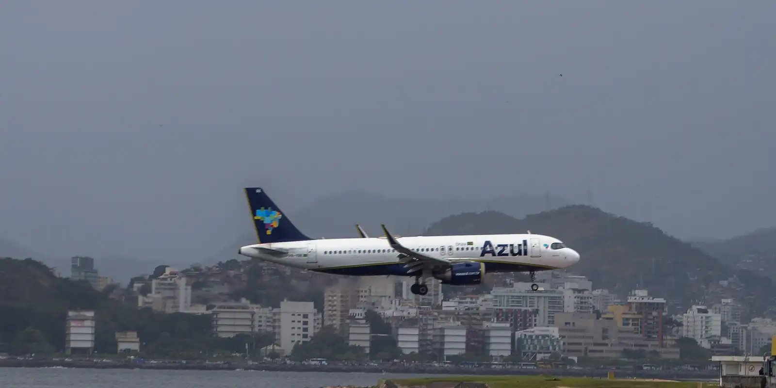avioes-quase-batem-durante-taxiamento-no-aeroporto-internacional-de-sp