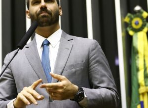 moraes-abre-inquerito-para-investigar-eduardo-bolsonaro