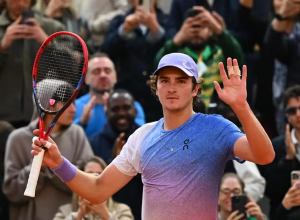 roland-garros:-fonseca-estreia-com-vitoria-implacavel-sobre-ex-top-10