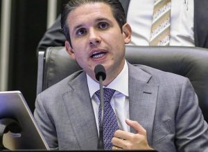 motta-diz-que-decisao-sobre-aumento-do-iof-sai-ainda-hoje