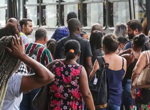 taxa-de-desemprego-fica-em-6,6%-no-trimestre-encerrado-em-abril